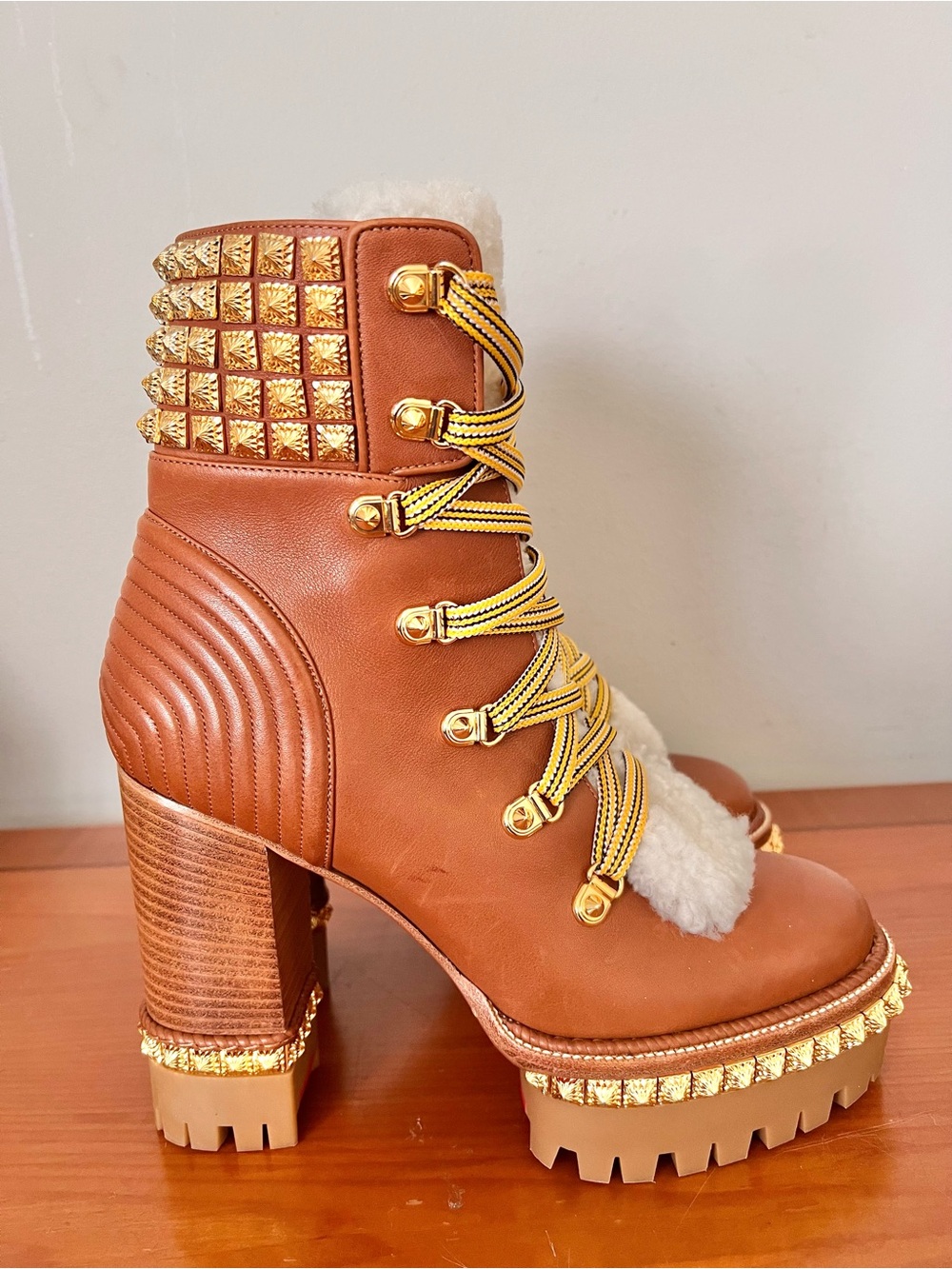 Christian Louboutin Yeti Donna Ankle Boots With Gold Spikes Size 40 Super Rare. - Picture 3 of 9